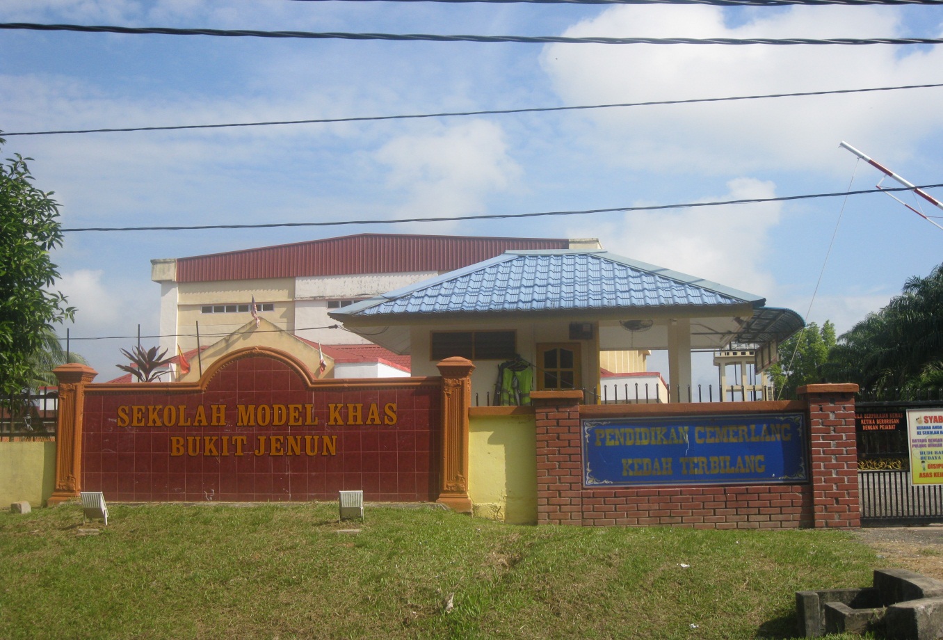 Gambar 2: Sekolah Model Khas Bukit Jenun.